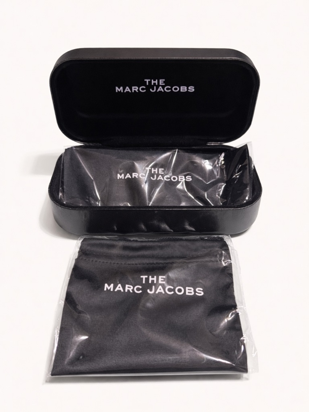 Marc Jacobs Unisex Sunglass Case Set - Picture 2 of 2